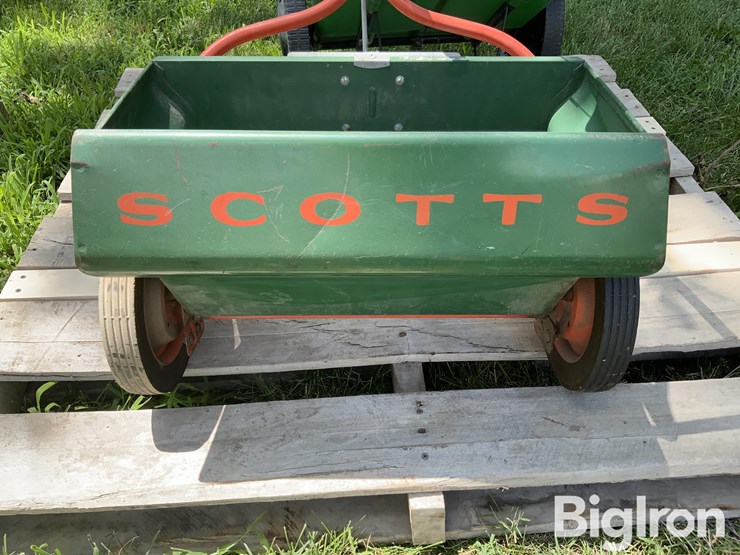 walk-behind-&-pull-type-lawn-spreaders-&-sprayer-image-12