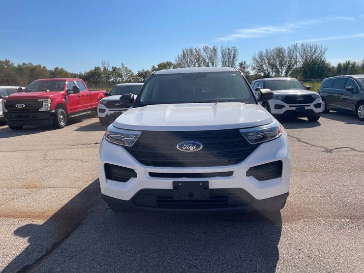#1527-•-2022-ford-explorer-awd-suv-(has-wi-title)-image-2