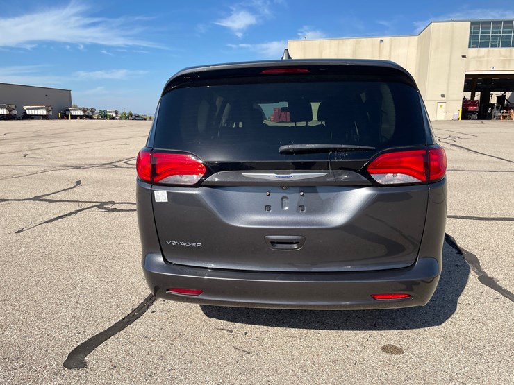 #1519-•-2020-chrysler-voyager-mini-van-(has-wi-title)-image-6