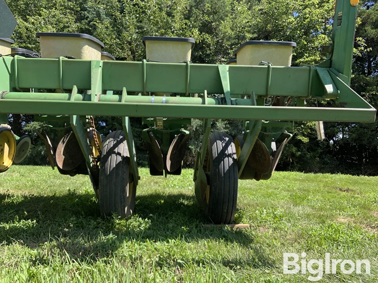 john-deere-7000-6r30"-planter-w/markers-image-18