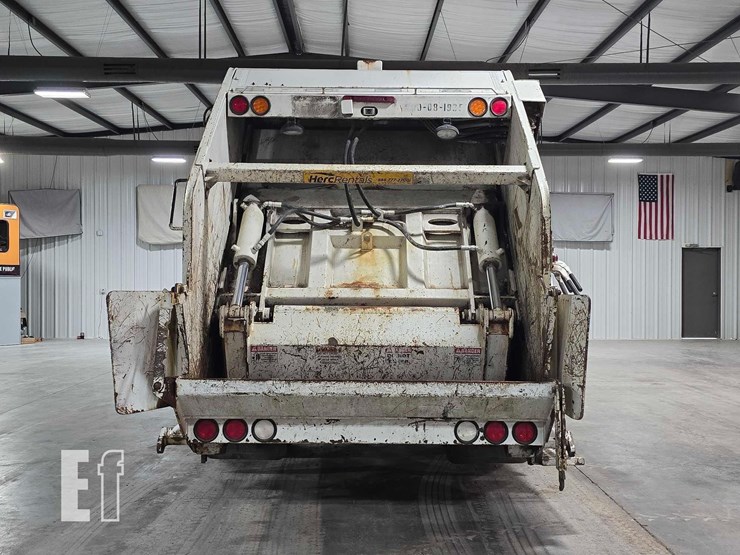 2015-international-durastar-4400-image-8