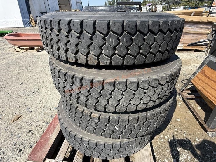 4--10r22.5-truck-tires-w/-rims-image-1