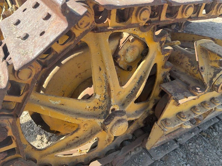 caterpillar-fifteen-image-13