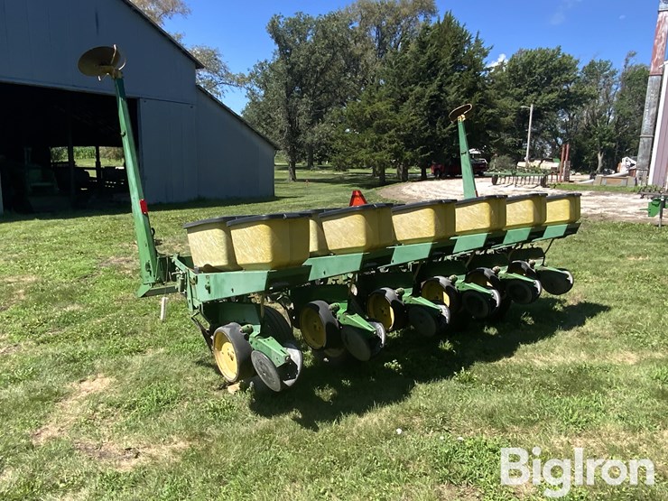 john-deere-7000-6r30"-planter-w/markers-image-7
