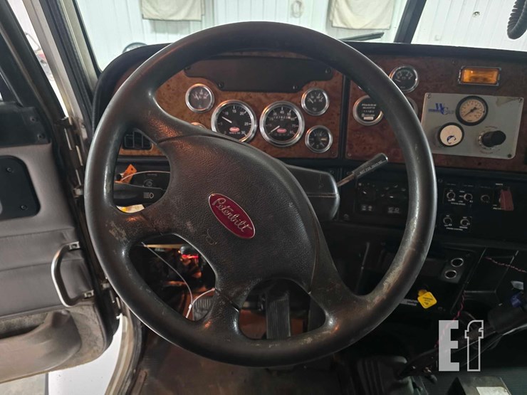 2005-peterbilt-357-image-10