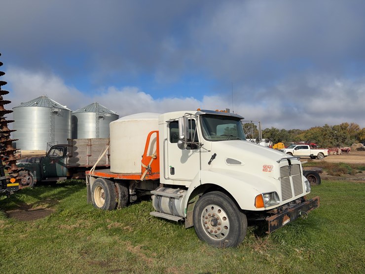 2004-kenworth-t300-image-16