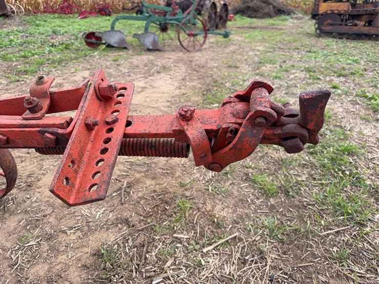 oliver-three-bottom-vineyard-plow-image-23