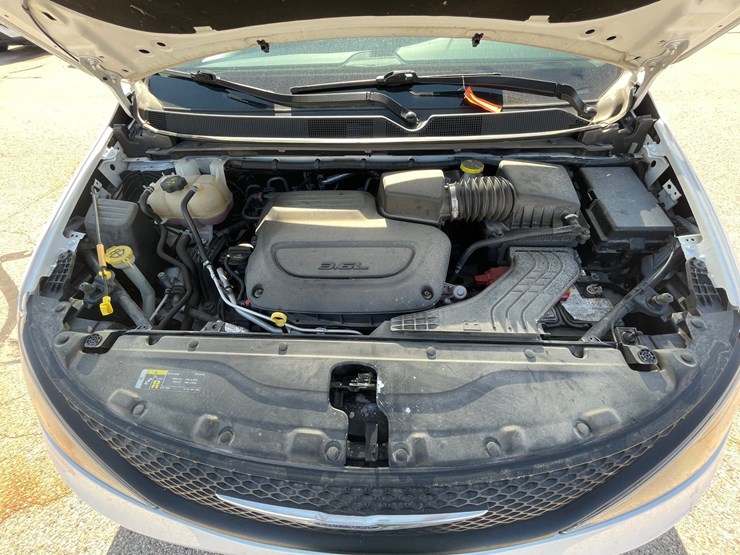 #1516-•-2020-chrysler-voyager-mini-van-(has-wi-title)-image-27