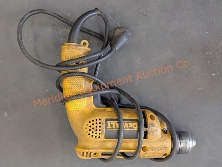 assorted-dewalt-&-milwaukee-drills-image-13