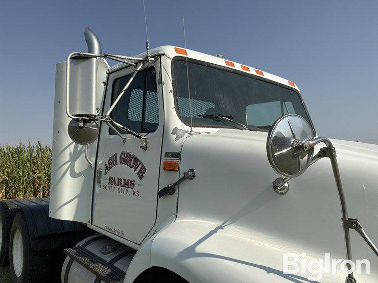 1995-international-8200-t/a-truck-tractor-image-13