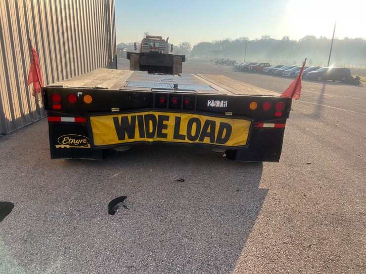 #1511-•-2001-sterling-tri-axle-heavy-haul-day-cab-semi-(has-wi-title)-with-2014-etnyre-tri-axle-lowboy-trailer-(has-wi-title)-image-93