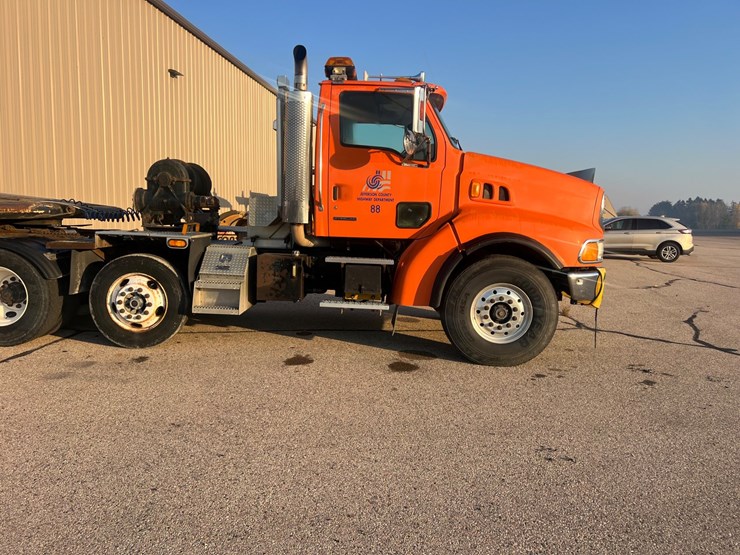 #1511-•-2001-sterling-tri-axle-heavy-haul-day-cab-semi-(has-wi-title)-with-2014-etnyre-tri-axle-lowboy-trailer-(has-wi-title)-image-7