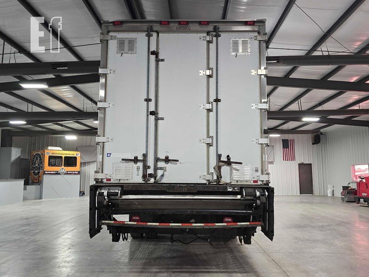 2011-peterbilt-337-image-8