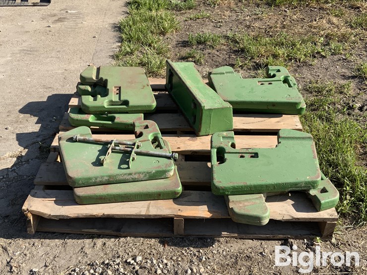 john-deere-100#-tractor-suitcase-weights-image-6