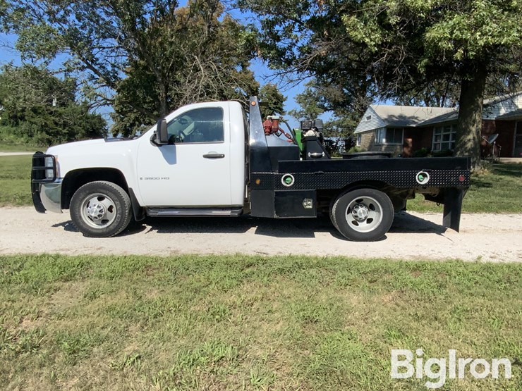 2009-chevrolet-silverado-3500-hd-4x4-flatbed-service-truck-image-8