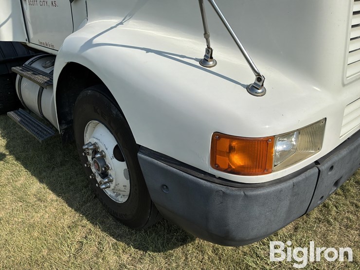 1995-international-8200-t/a-truck-tractor-image-12