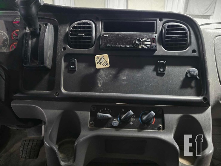 2019-freightliner-business-class-m2-106-image-14