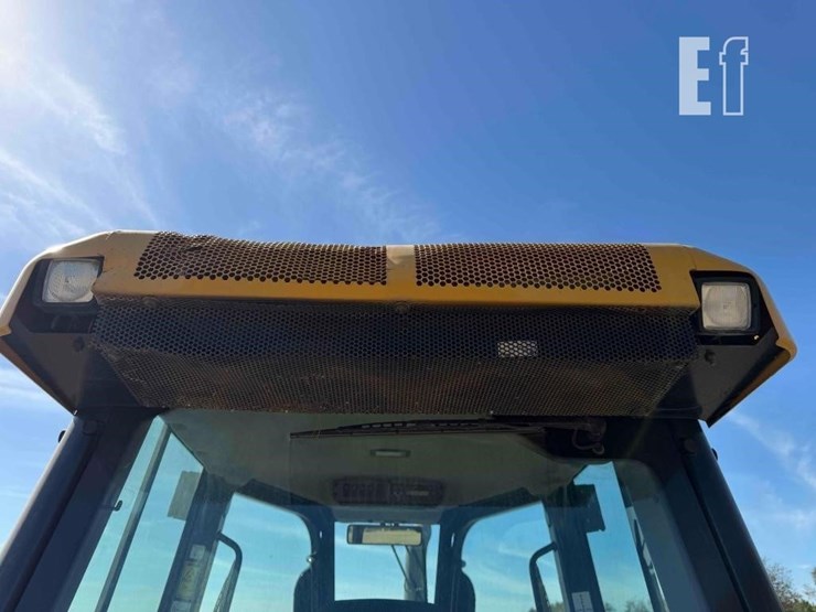 2020-caterpillar-d1-image-23