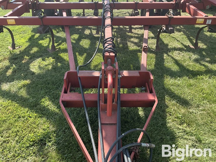 case-ih-4800-vibra-shank-field-cultivator-image-12