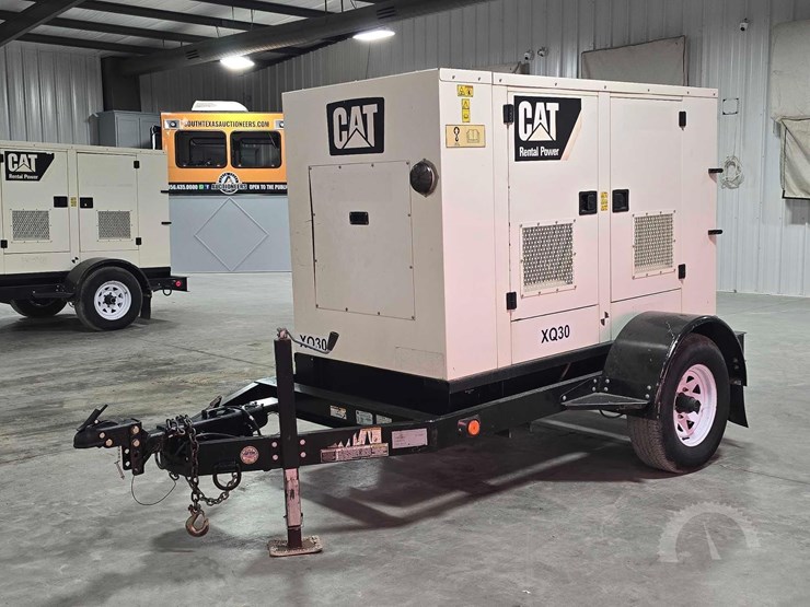 2015-caterpillar-xq30-8-image-1