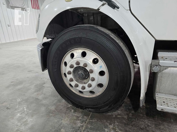 2017-freightliner-business-class-m2-106-6865-image-25