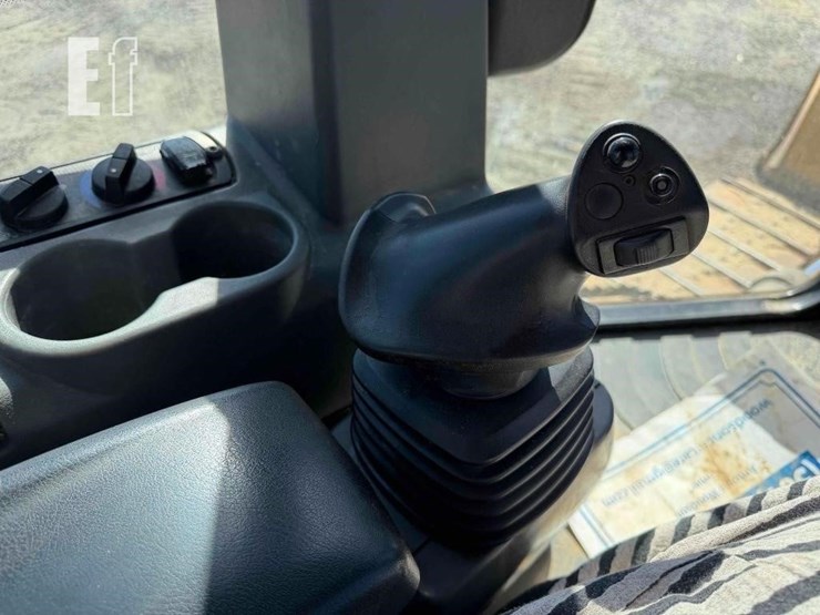 2020-caterpillar-d1-image-57