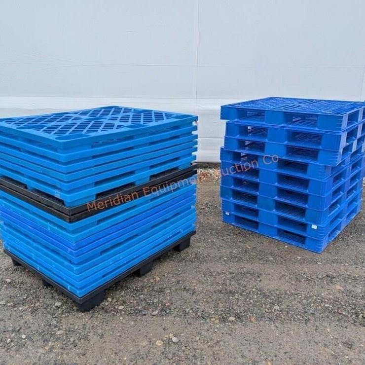 ~27- Plastic Pallets