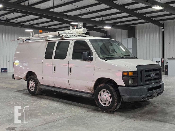 2013-ford-econoline-350-image-2