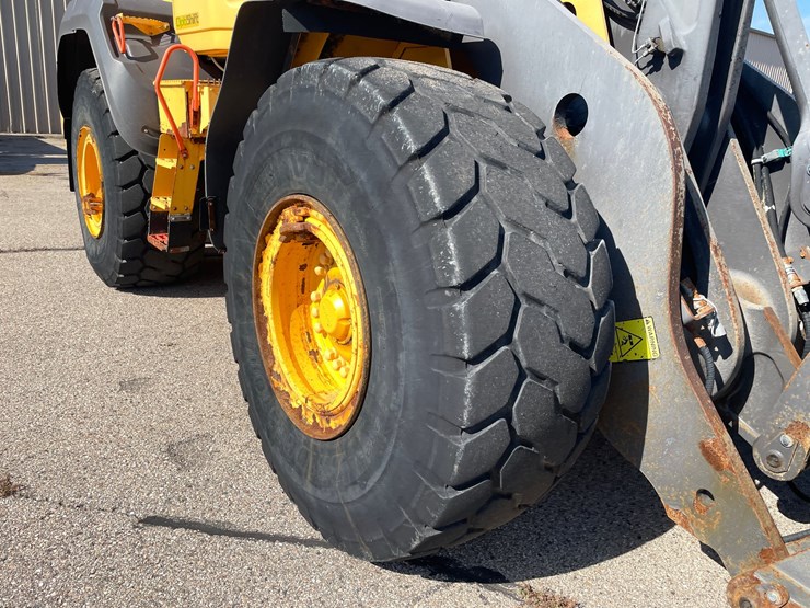 #1500-•-2017-volvo-l110h-wheel-loader-with-bucket-image-20