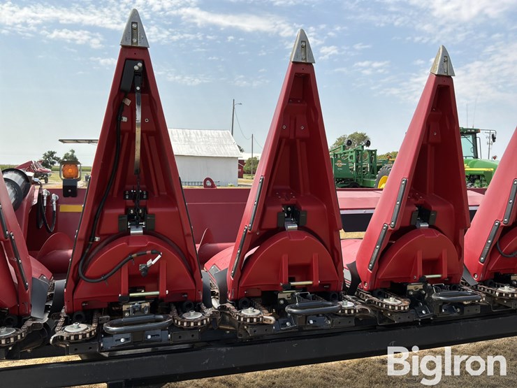2023-case-ih-4408-8r30"-corn-head-w/header-trailer-image-16