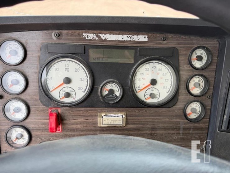 2015-freightliner-122sd-image-15