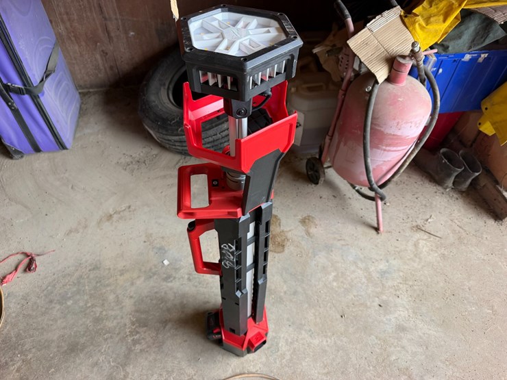 #2018-•-milwaukee-m18-battery-operated-light-tower-image-3