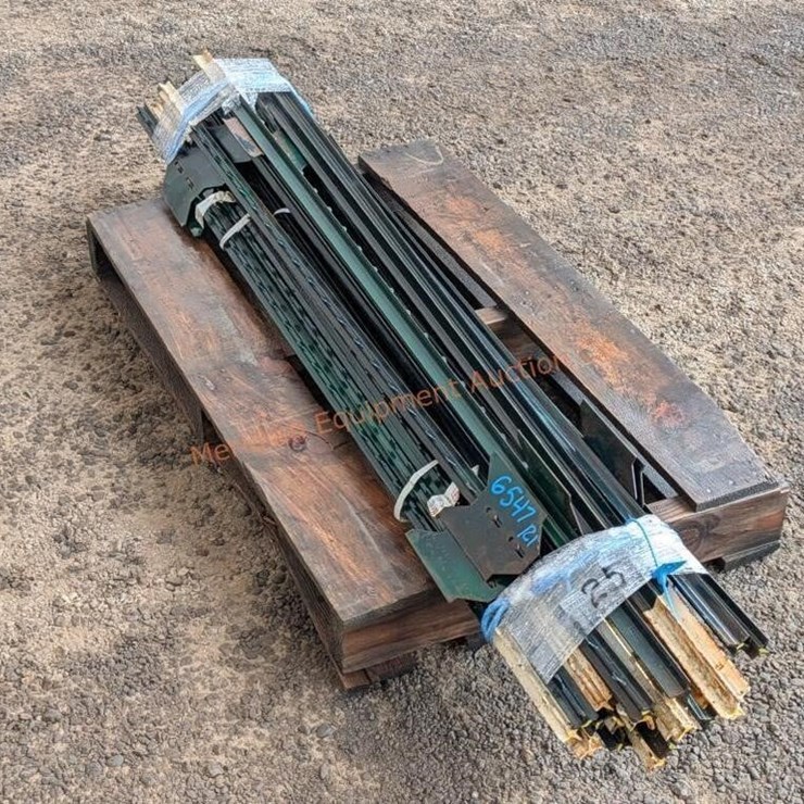 ~25- 5' Steel T Posts