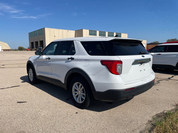 #1526-•-2021-ford-explorer-awd-suv-(has-wi-title)-image-32