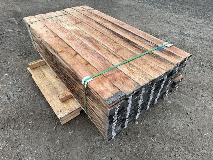 ~189--dog-ear-cedar-fencing-pieces-image-12