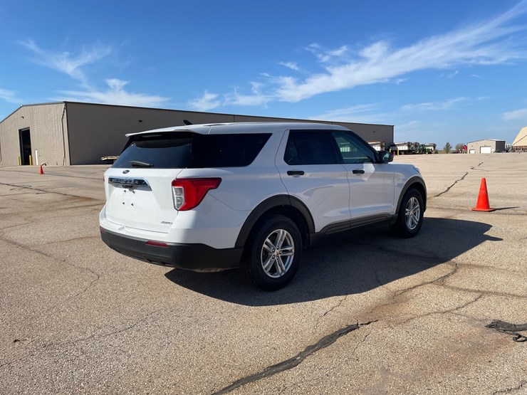 #1529-•-2021-ford-explorer-awd-suv-(has-wi-title)-image-35