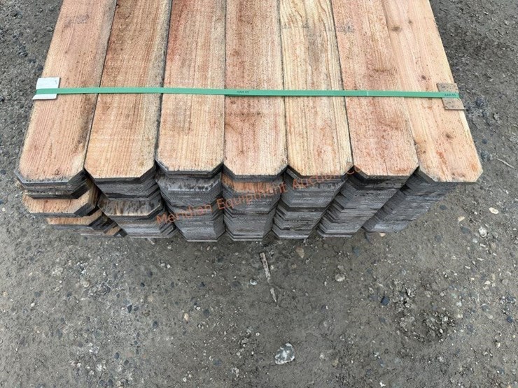 ~189--dog-ear-cedar-fencing-pieces-image-7