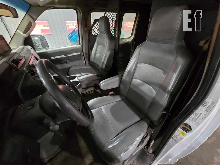 2013-ford-econoline-350-image-9