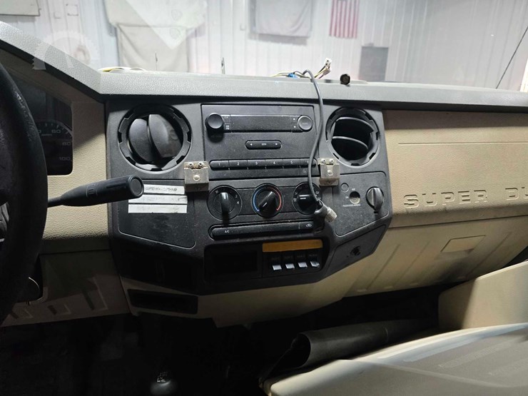 2010-ford-f550-image-13