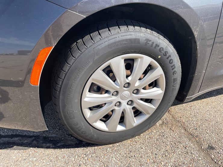 #1521-•-2021-chrysler-voyager-mini-van-(has-wi-title)-image-9