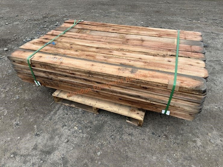~147--dog-ear-cedar-fencing-pieces-image-3