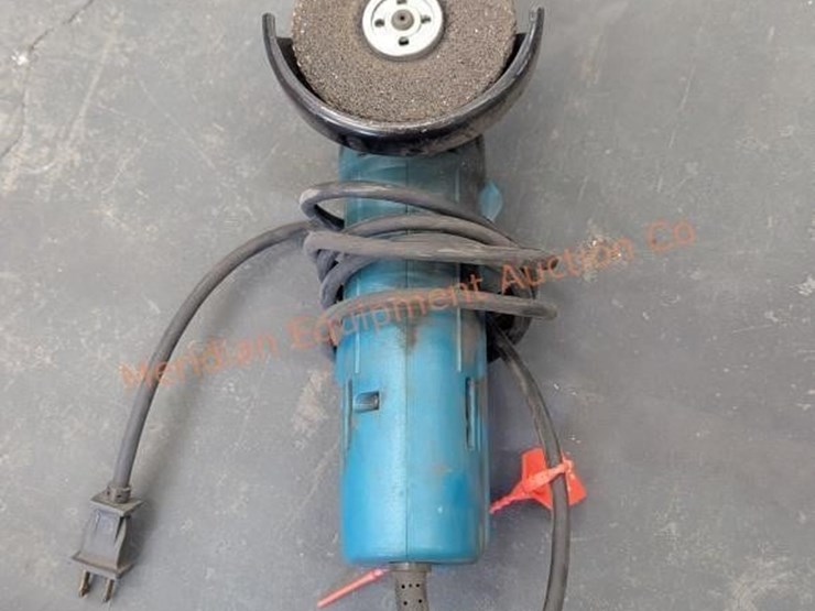 milwaukee-&-makita-4"-angle-grinder-image-6