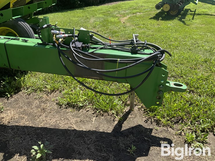 2004-john-deere-1760-maxemerge-plus-12r30"-vacuum-planter-image-12