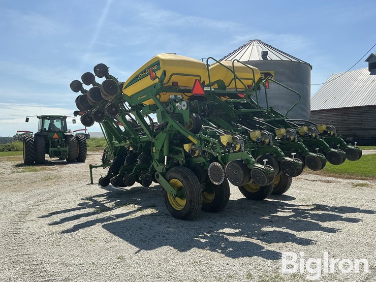 2003-john-deere-1790-ccs-12/23-planter-image-7