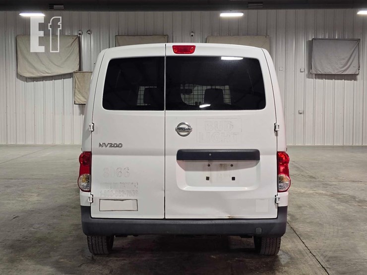 2016-nissan-nv200-image-8