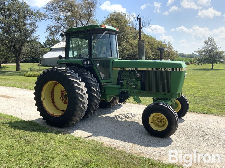 1982-john-deere-4240-2wd-tractor-image-3