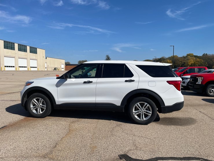 #1527-•-2022-ford-explorer-awd-suv-(has-wi-title)-image-34