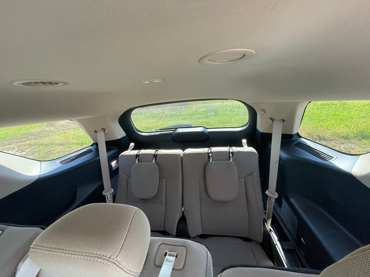 #1526-•-2021-ford-explorer-awd-suv-(has-wi-title)-image-3