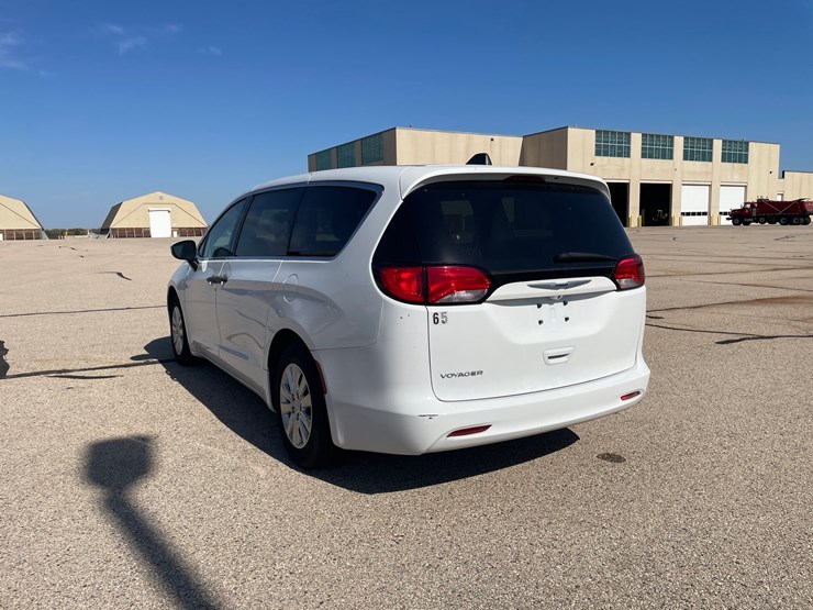 #1516-•-2020-chrysler-voyager-mini-van-(has-wi-title)-image-32