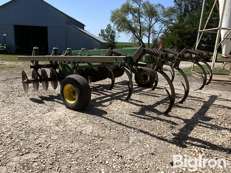 john-deere-712-pull-type-12'-disk-chisel-ripper-image-7